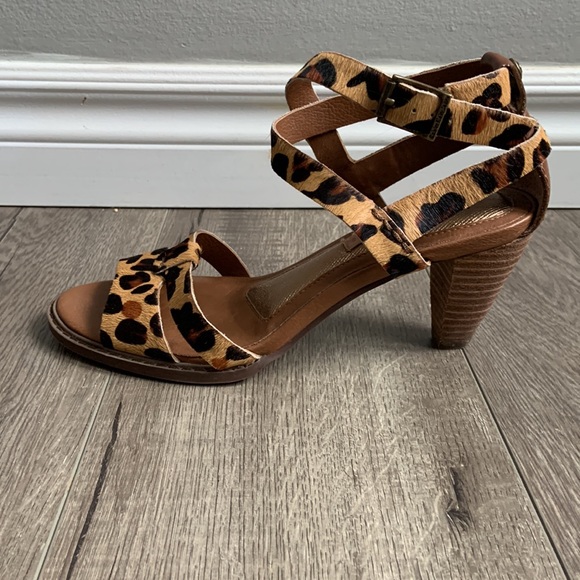 Calvin Klein cheetah sandles size 7 - Picture 2 of 4
